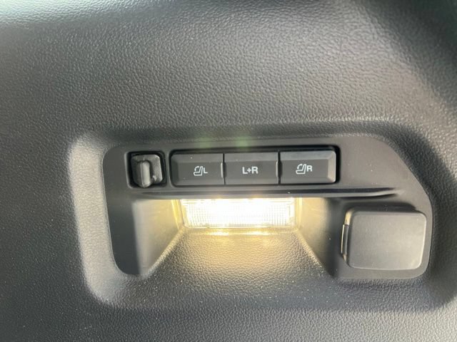 Used 2023 Ford Explorer Limited w/ Equipment Group 301A AWD/4WD image 18
