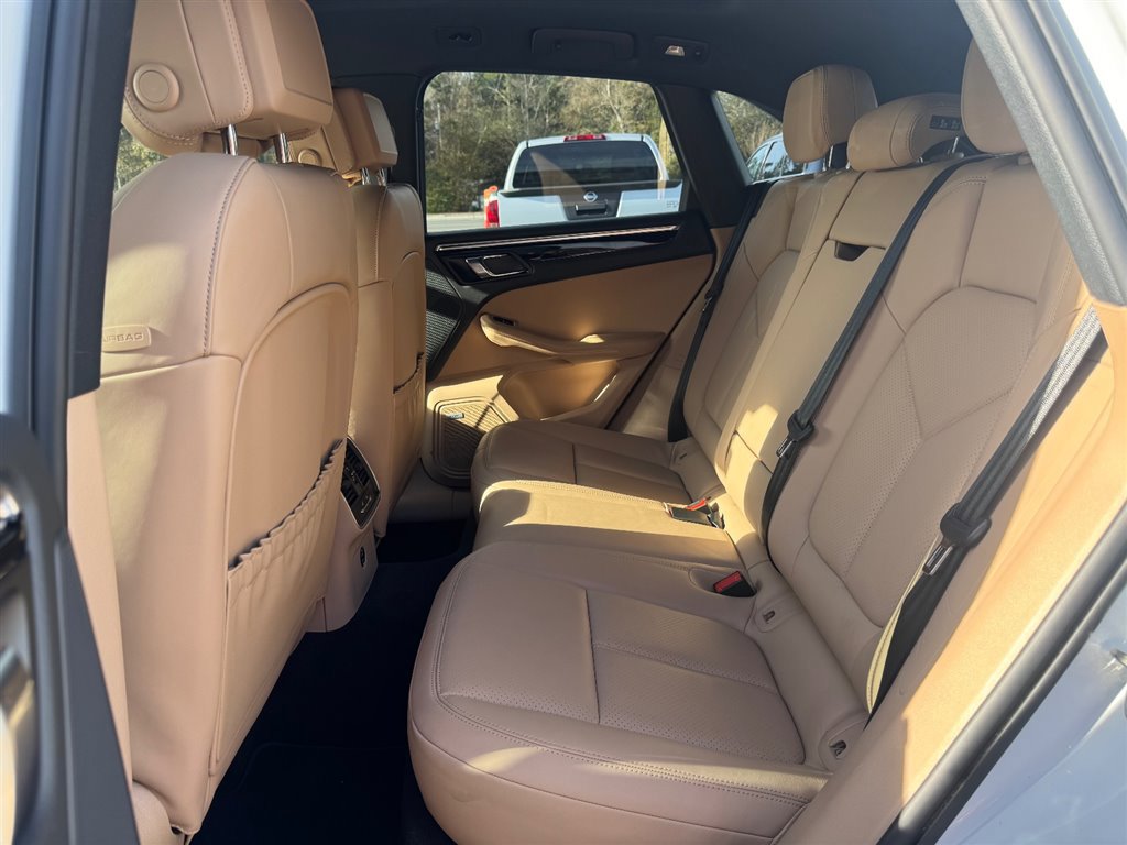 Used 2022 Porsche Macan image 20