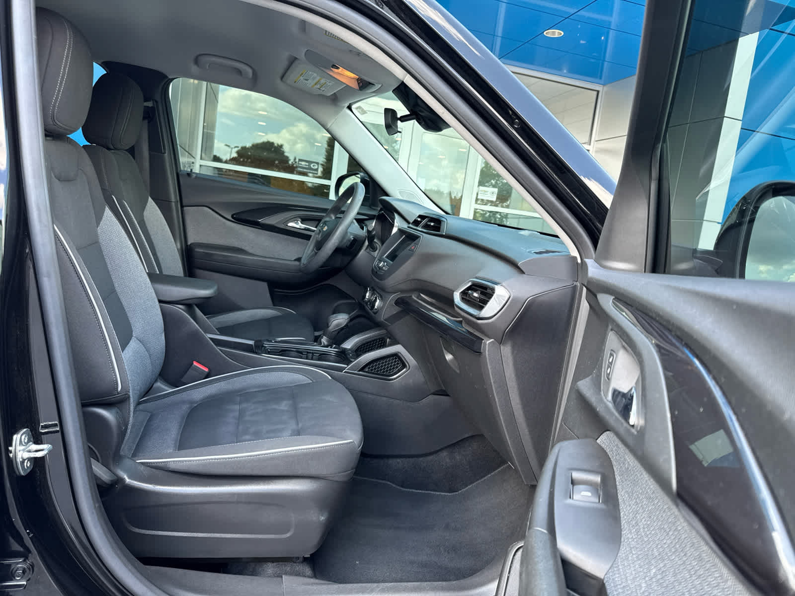 Used 2023 Chevrolet TrailBlazer LT FWD image 4
