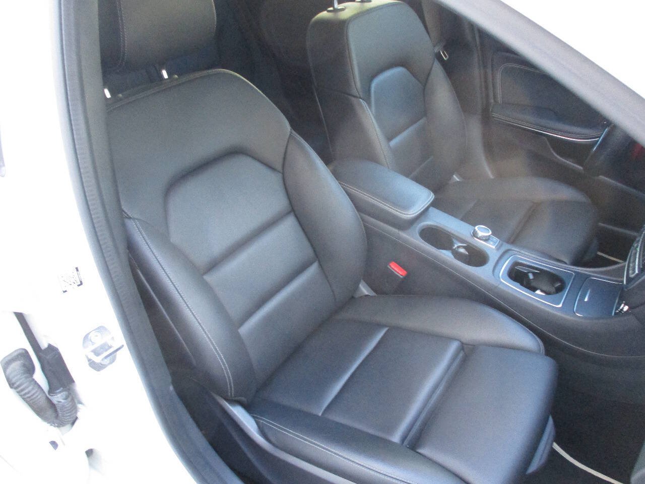 Used 2018 Mercedes-Benz GLA 250 4MATIC image 22
