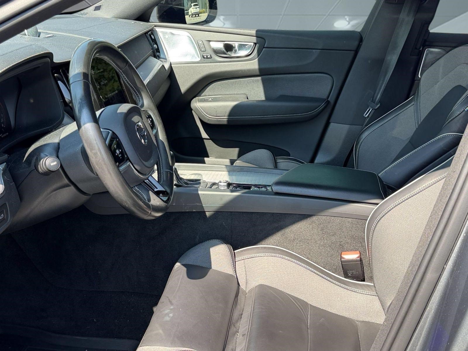 Used 2021 Volvo XC60 T6 R-Design w/ Advanced Package AWD/4WD image 5