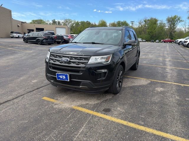 Used 2018 Ford Explorer XLT w/ XLT Appearance Package AWD/4WD image 3