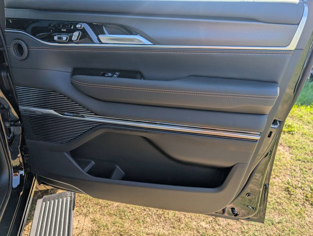 New 2026 Jeep Grand Wagoneer L Summit AWD/4WD image 31