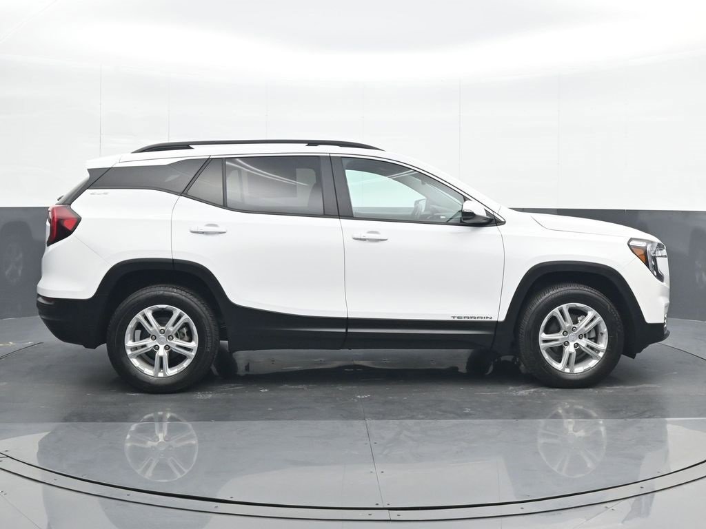Used 2023 GMC Terrain SLE w/ Driver Convenience Package image 7