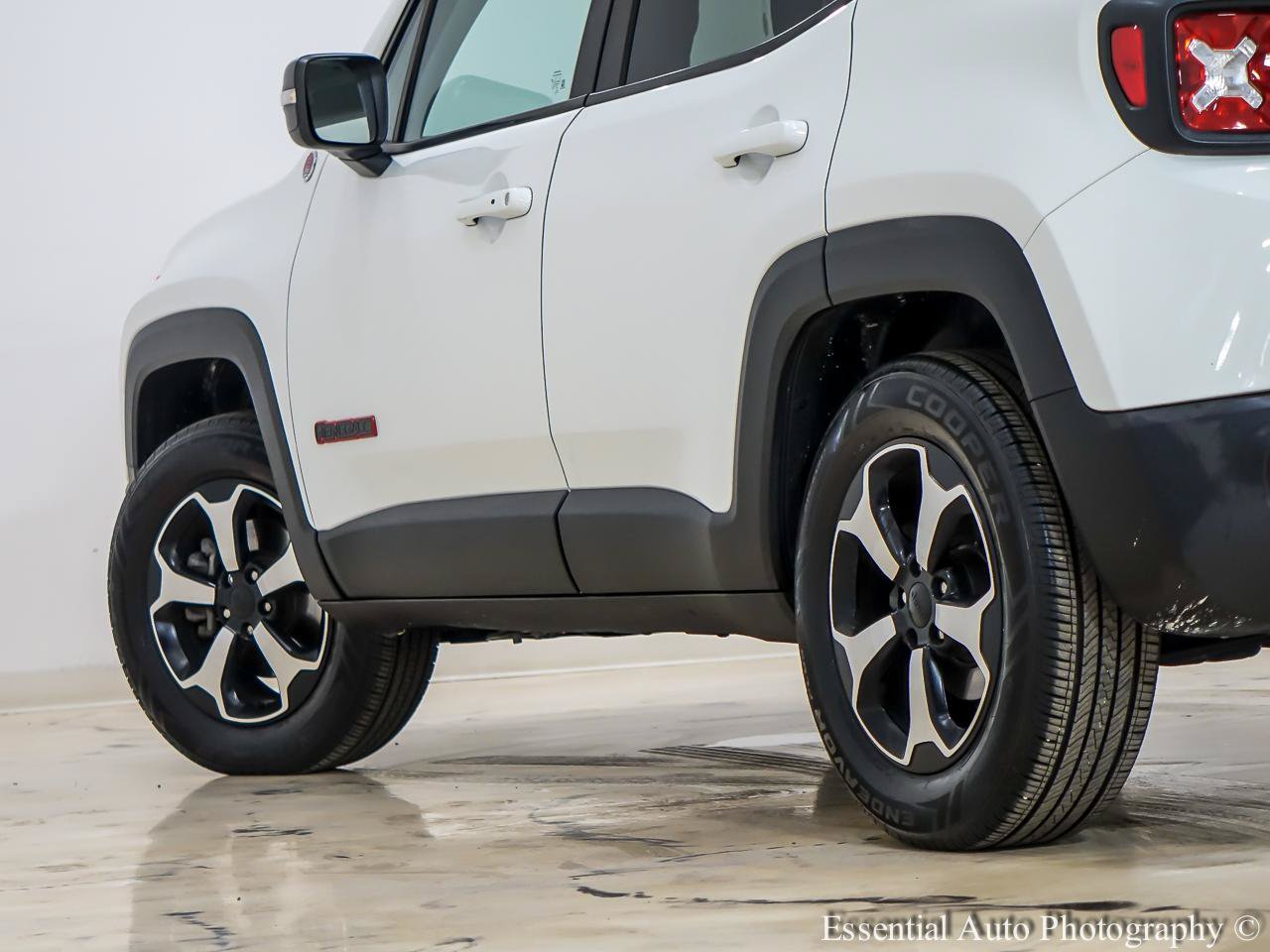 Used 2019 Jeep Renegade Trailhawk w/ Cold Weather Group II AWD/4WD image 11