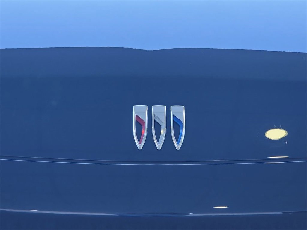 Certified 2025 Buick Envision Avenir image 31