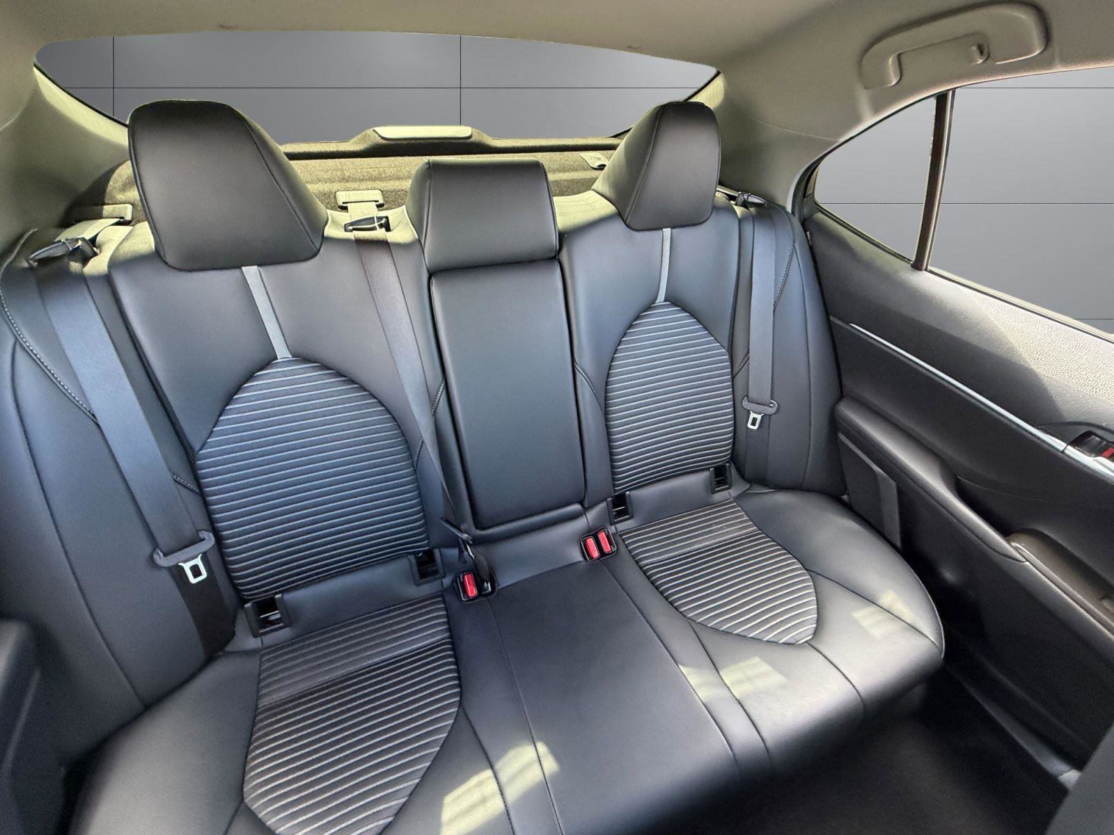 Used 2023 Toyota Camry SE FWD image 19