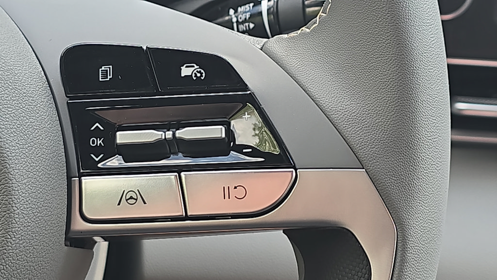 New 2026 Hyundai Elantra Sport FWD image 25