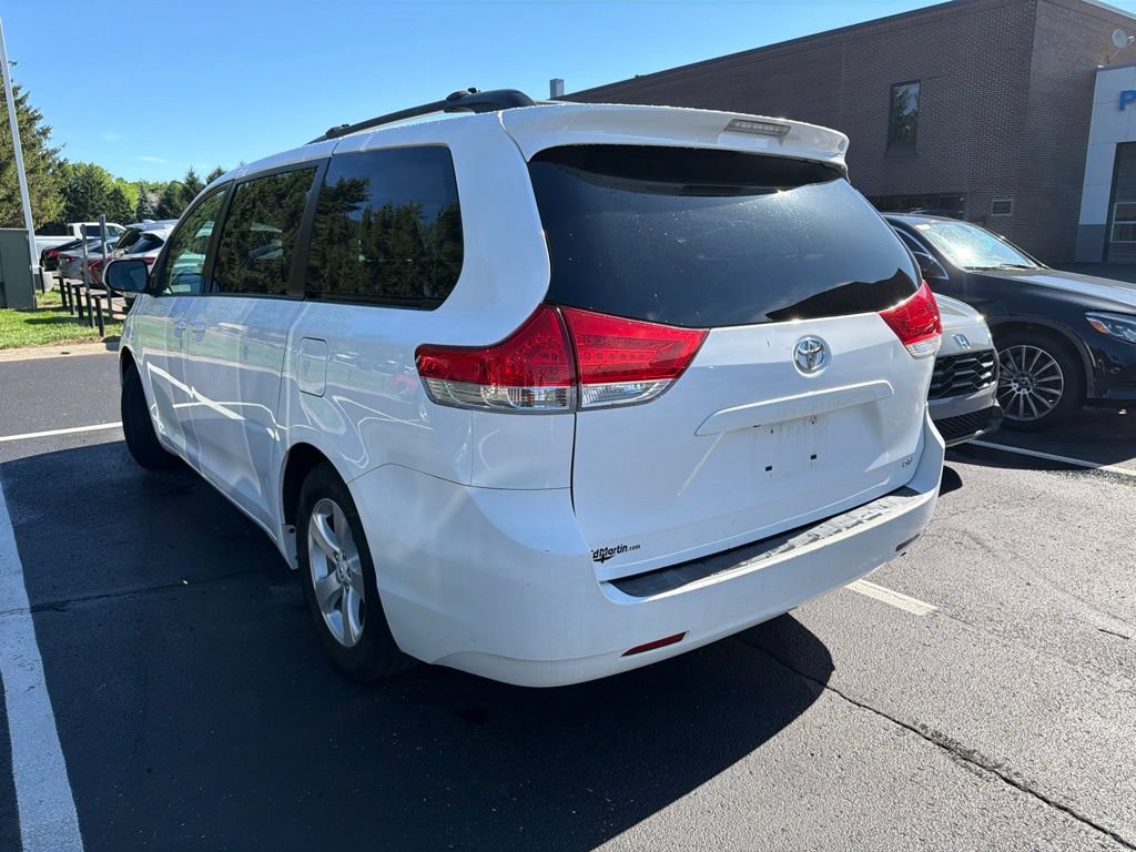 Used 2012 Toyota Sienna LE w/ Towing Pkg FWD image 2