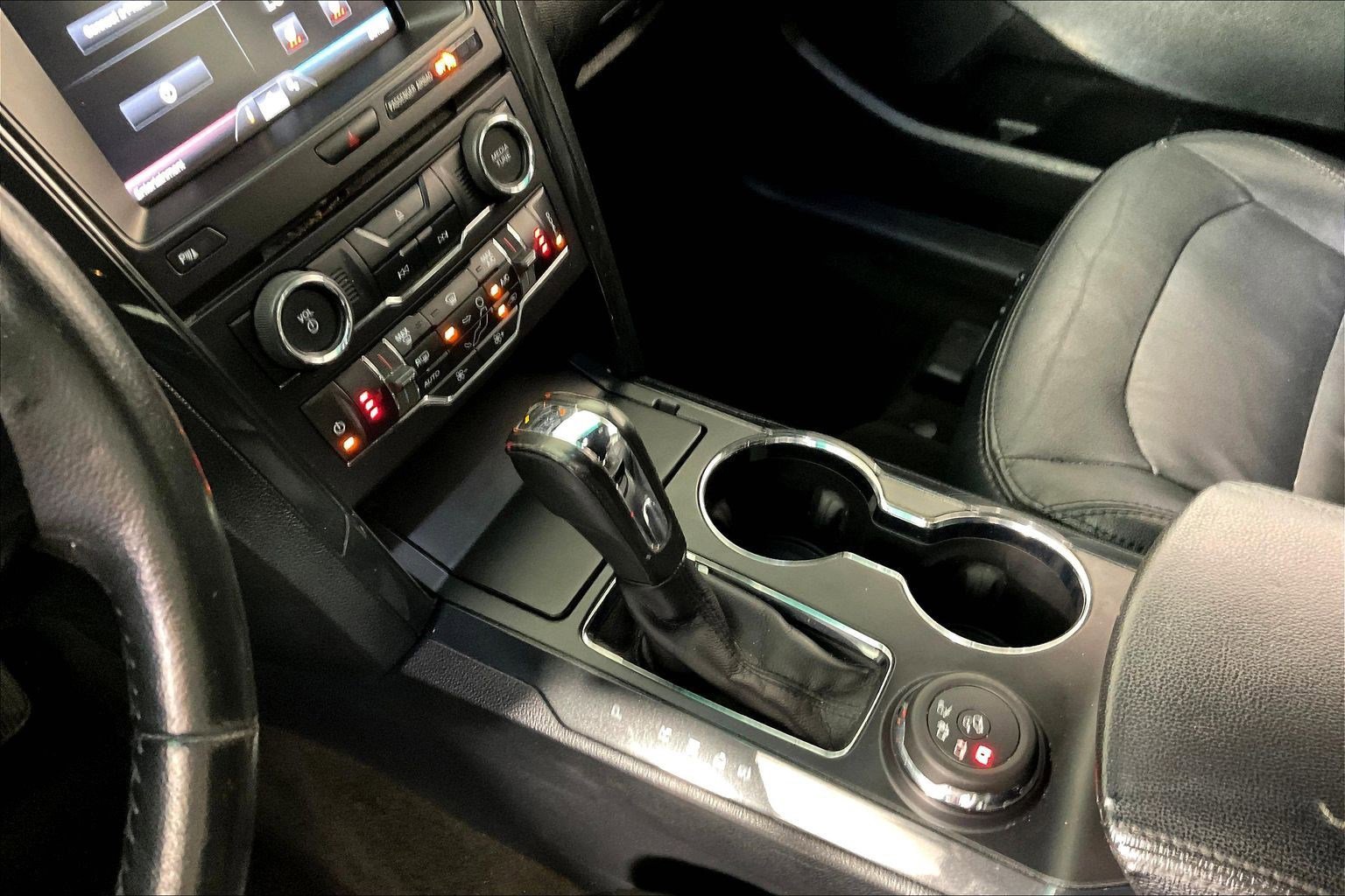 Used 2016 Ford Explorer XLT w/ Equipment Group 202A image 18