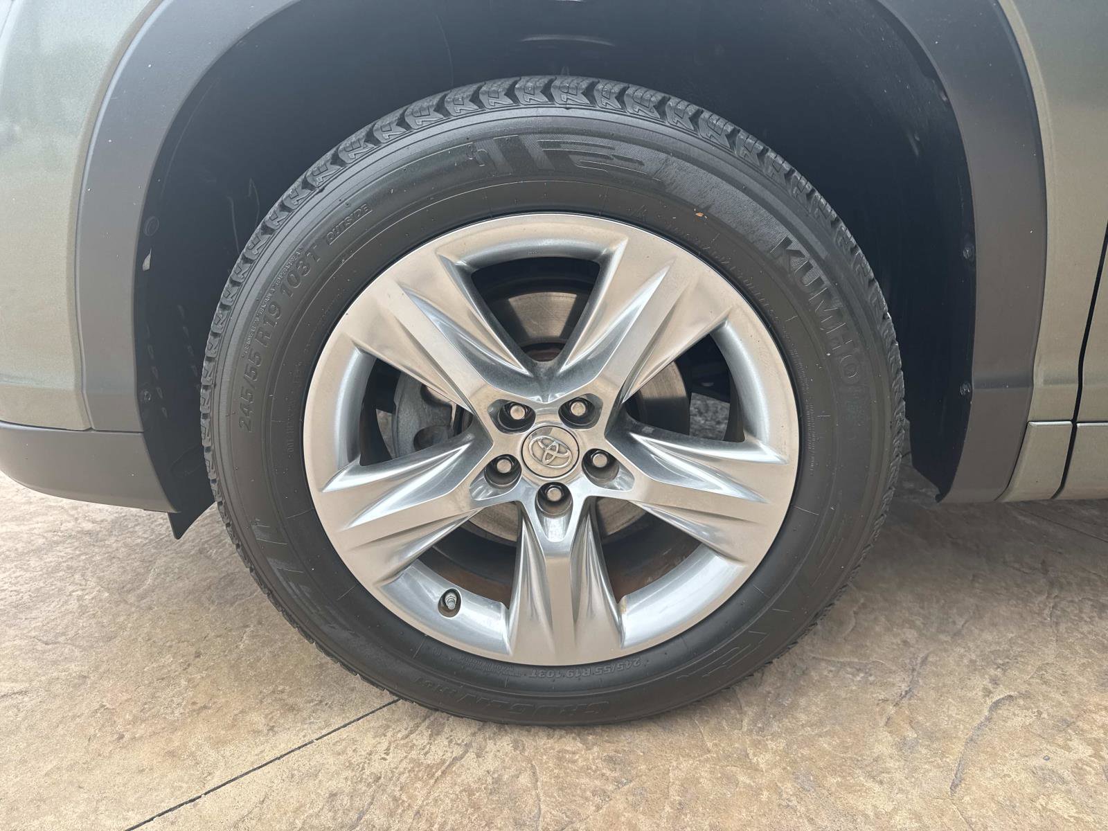 Used 2014 Toyota Highlander Limited image 10