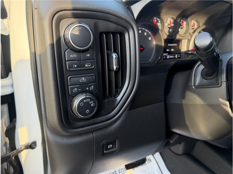Used 2019 Chevrolet Silverado 1500 Custom w/ Custom Max Trailering Package AWD/4WD image 32