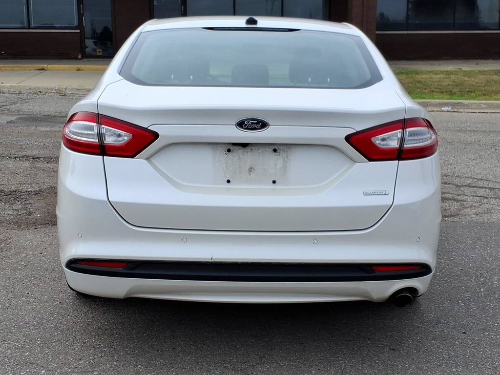 Used 2013 Ford Fusion SE FWD image 4