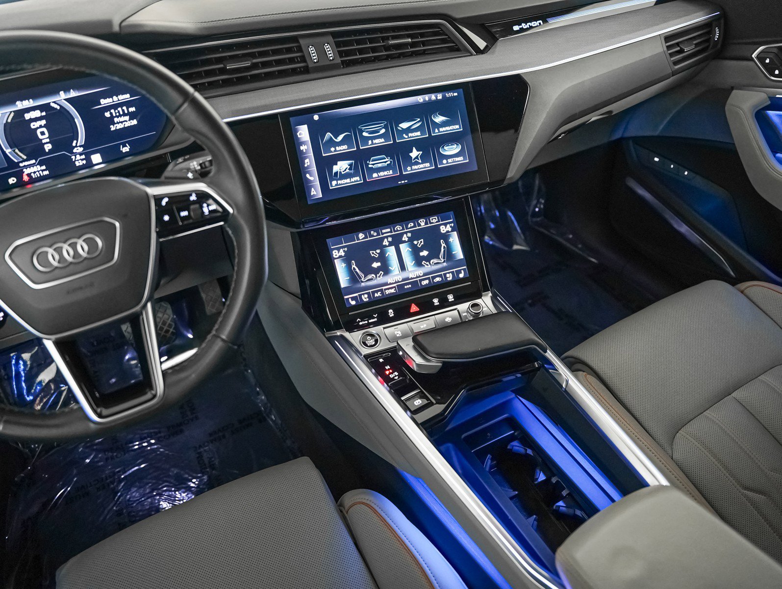 Used 2024 Audi Q8 e-tron Prestige w/ Prestige Package image 18