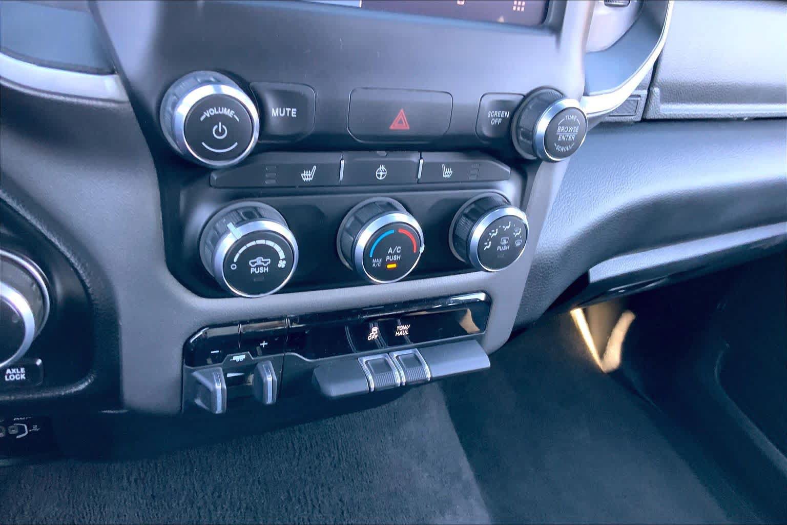 Used 2023 RAM 1500 Big Horn AWD/4WD image 32