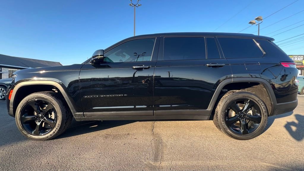 Used 2023 Jeep Grand Cherokee L Laredo image 3