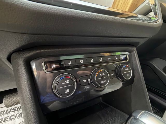 Used 2021 Volkswagen Tiguan SE w/ Panoramic Sunroof Package AWD/4WD image 24