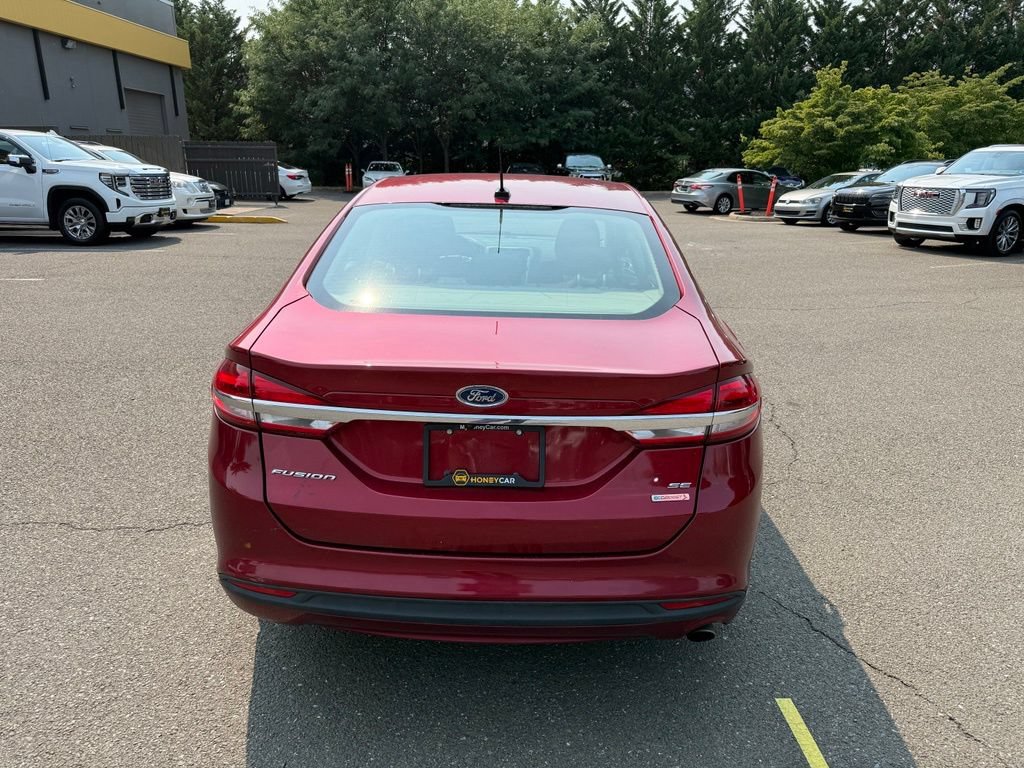 Used 2018 Ford Fusion SE FWD image 6