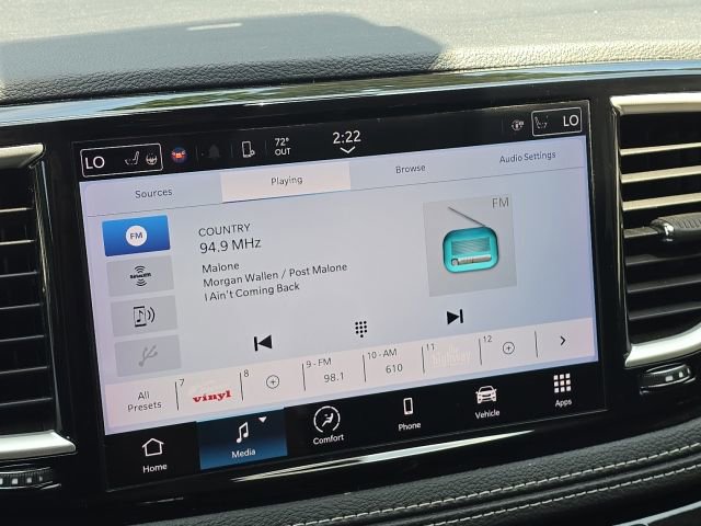 Used 2023 Chrysler Pacifica Touring-L FWD image 29