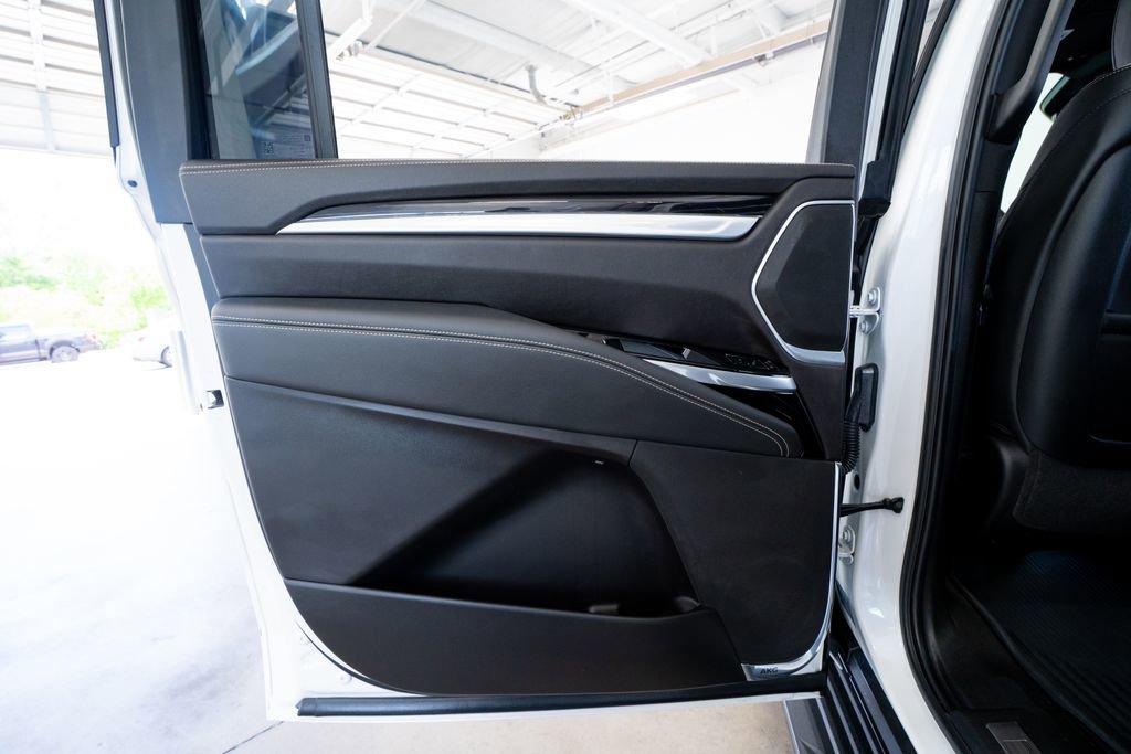 Used 2025 Cadillac Escalade ESV Sport w/ LPO, ONYX Package image 49