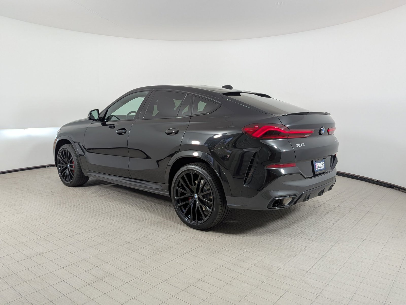 Used 2024 BMW X6 xDrive40i w/ Premium Package AWD/4WD image 3