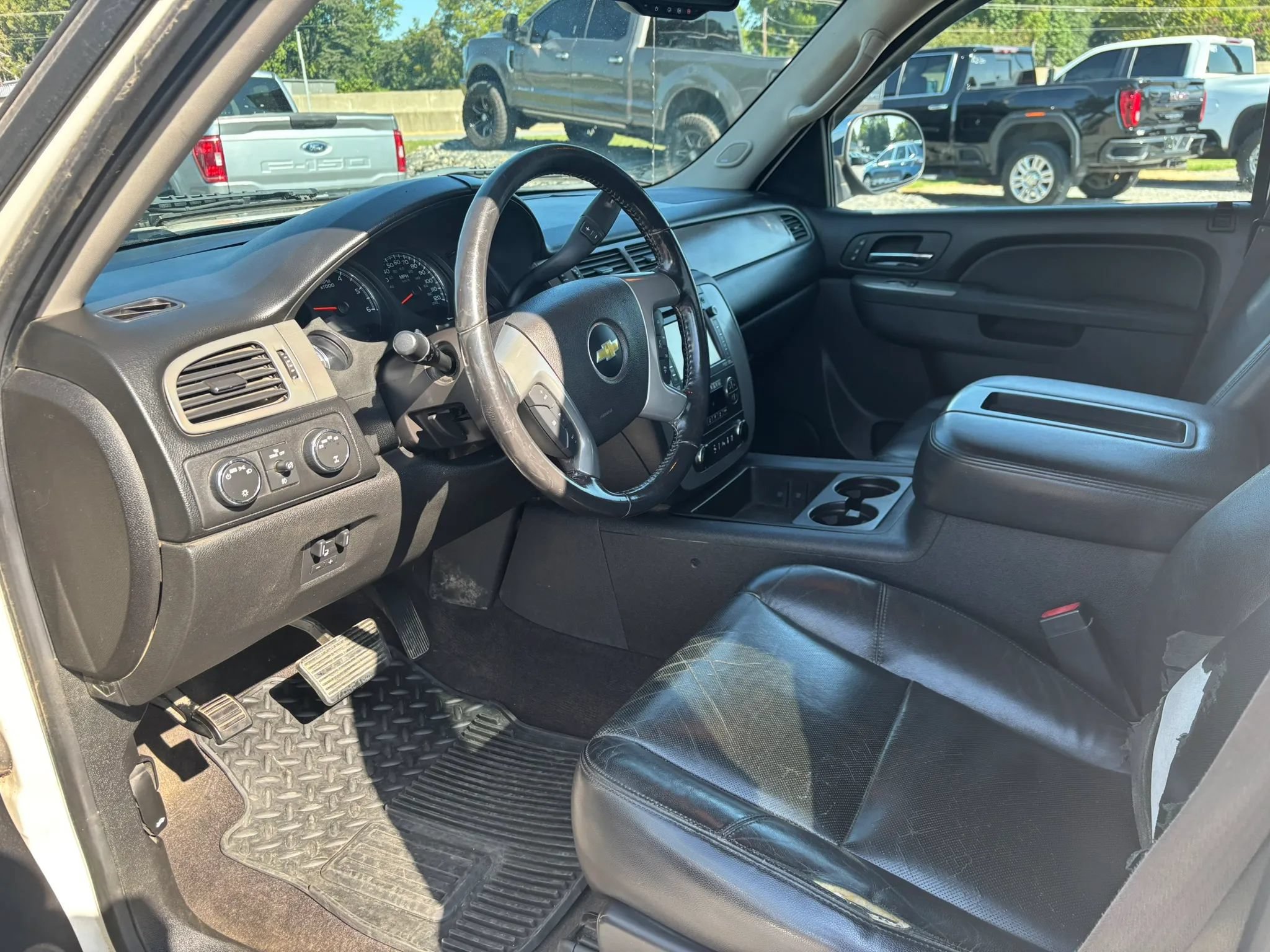 Used 2013 Chevrolet Silverado 1500 LTZ w/ LTZ White Diamond Edition AWD/4WD image 11