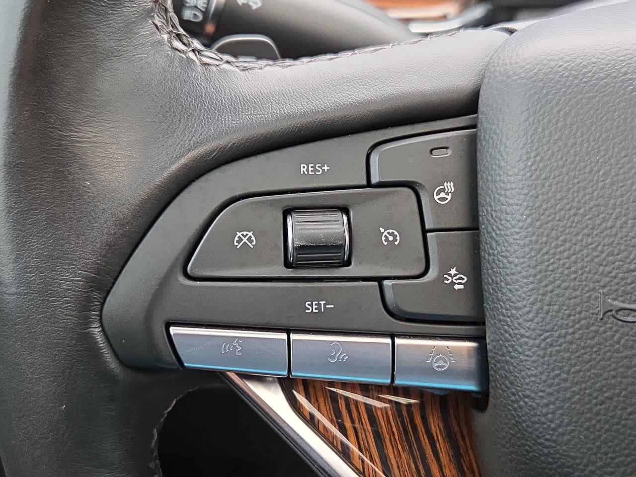Used 2024 Cadillac Escalade Premium Luxury RWD image 23