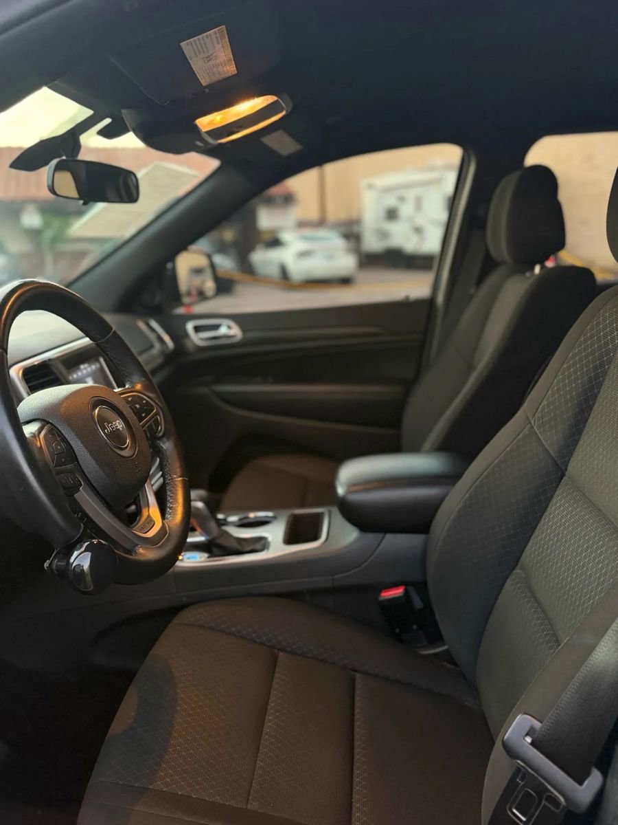 Used 2018 Jeep Grand Cherokee Laredo RWD image 11