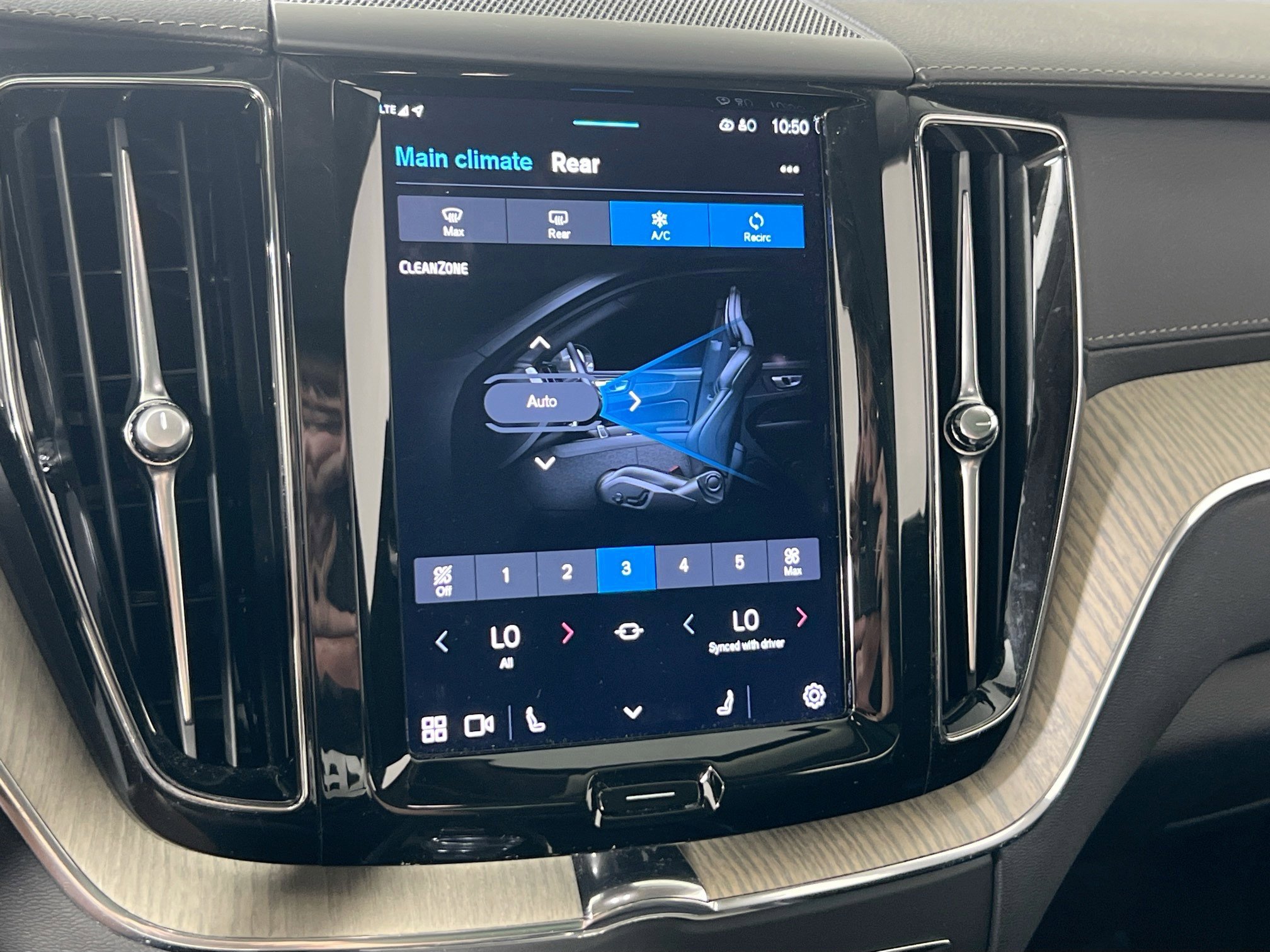 Used 2022 Volvo XC60 B5 Inscription w/ Protection Package Premier image 16