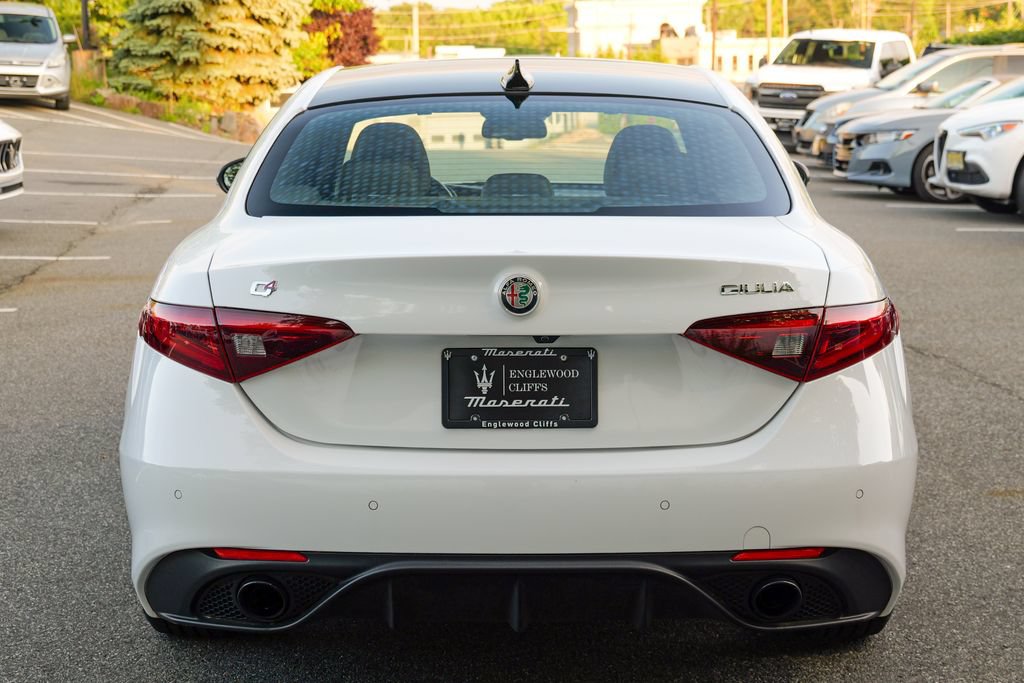 Used 2023 Alfa Romeo Giulia Veloce AWD/4WD image 6