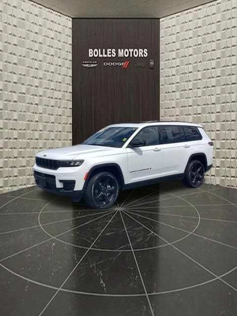 Certified 2023 Jeep Grand Cherokee L Altitude AWD/4WD image 15