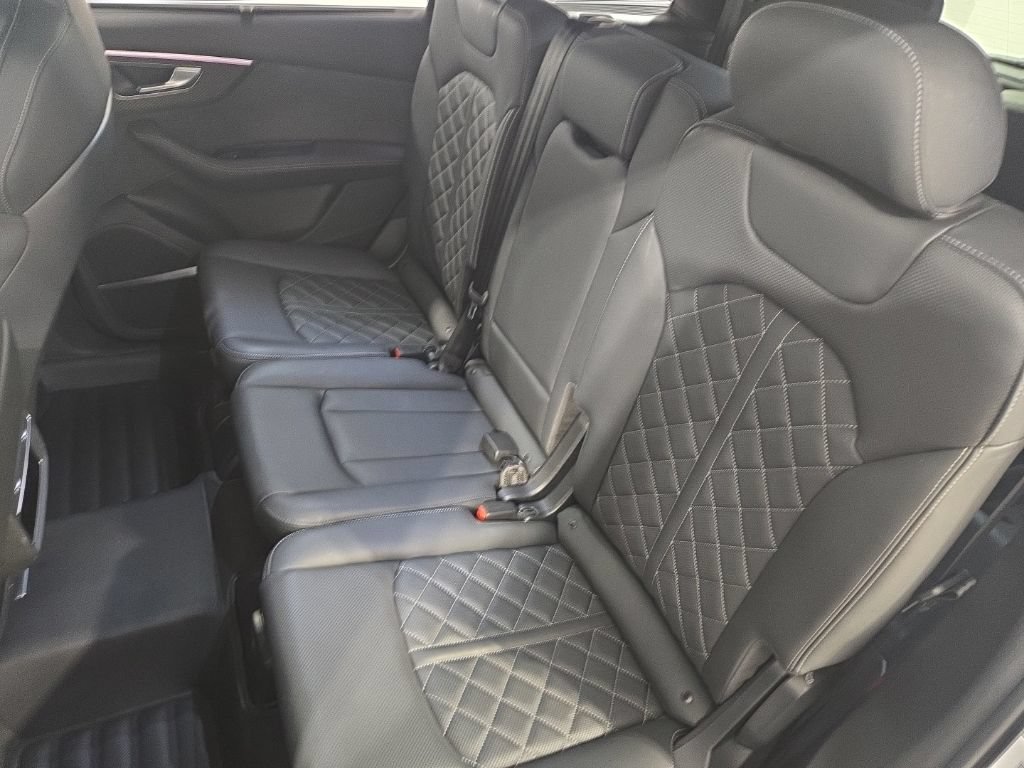 Used 2025 Audi SQ7 Prestige AWD/4WD image 21