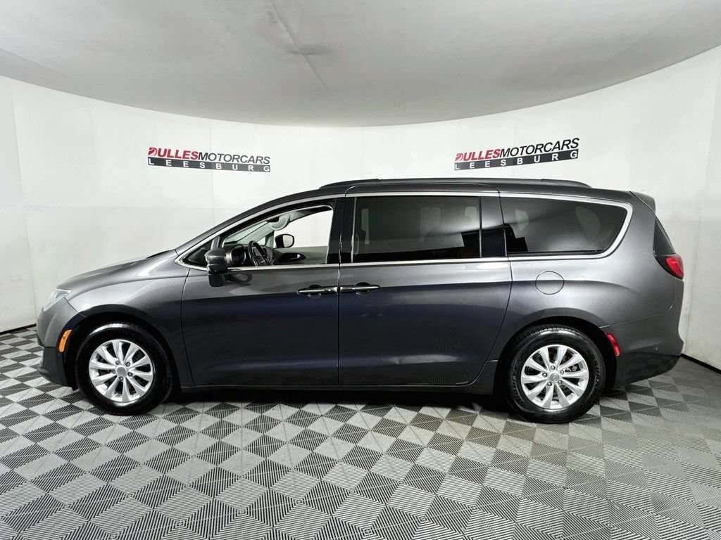 Used 2019 Chrysler Pacifica Touring Plus w/ Advanced Safetytec Group FWD image 4