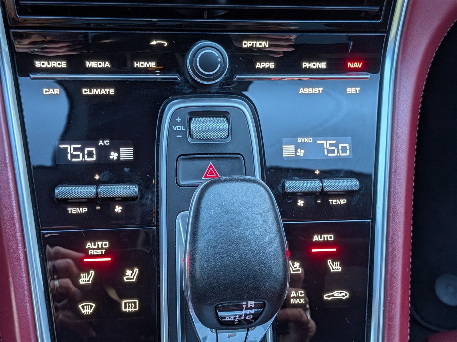 Used 2018 Porsche Panamera image 24