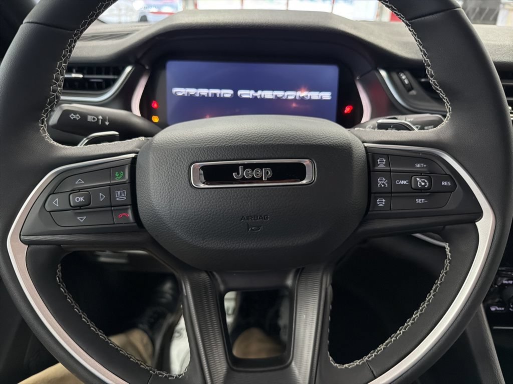 New 2025 Jeep Grand Cherokee Laredo X w/ Luxury Tech Group I AWD/4WD image 9