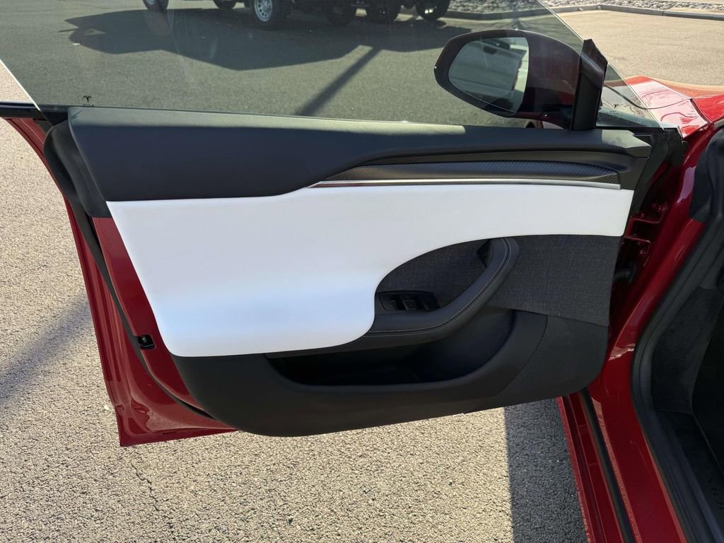 Used 2022 Tesla Model S Plaid image 13
