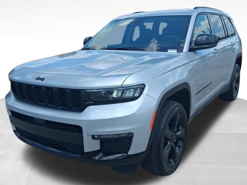 Used 2023 Jeep Grand Cherokee L Limited w/ Black Appearance Package AWD/4WD image 7