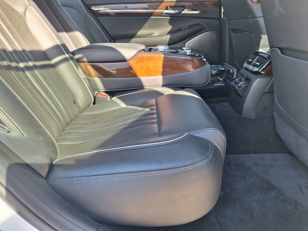 Used 2017 Genesis G90 3.3T Premium image 29