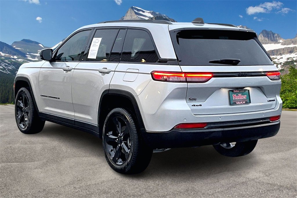 Used 2025 Jeep Grand Cherokee Limited w/ Black Appearance Package image 13