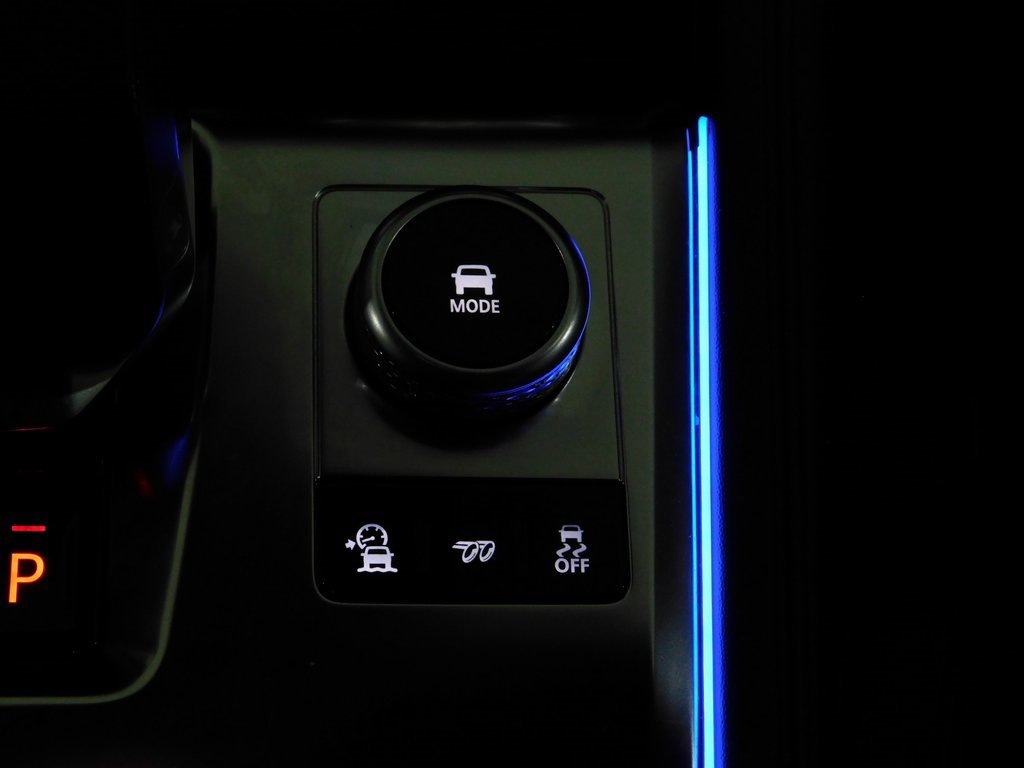 Used 2024 Jaguar F-PACE SVR image 46