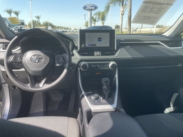 Used 2025 Toyota RAV4 XLE AWD/4WD image 19