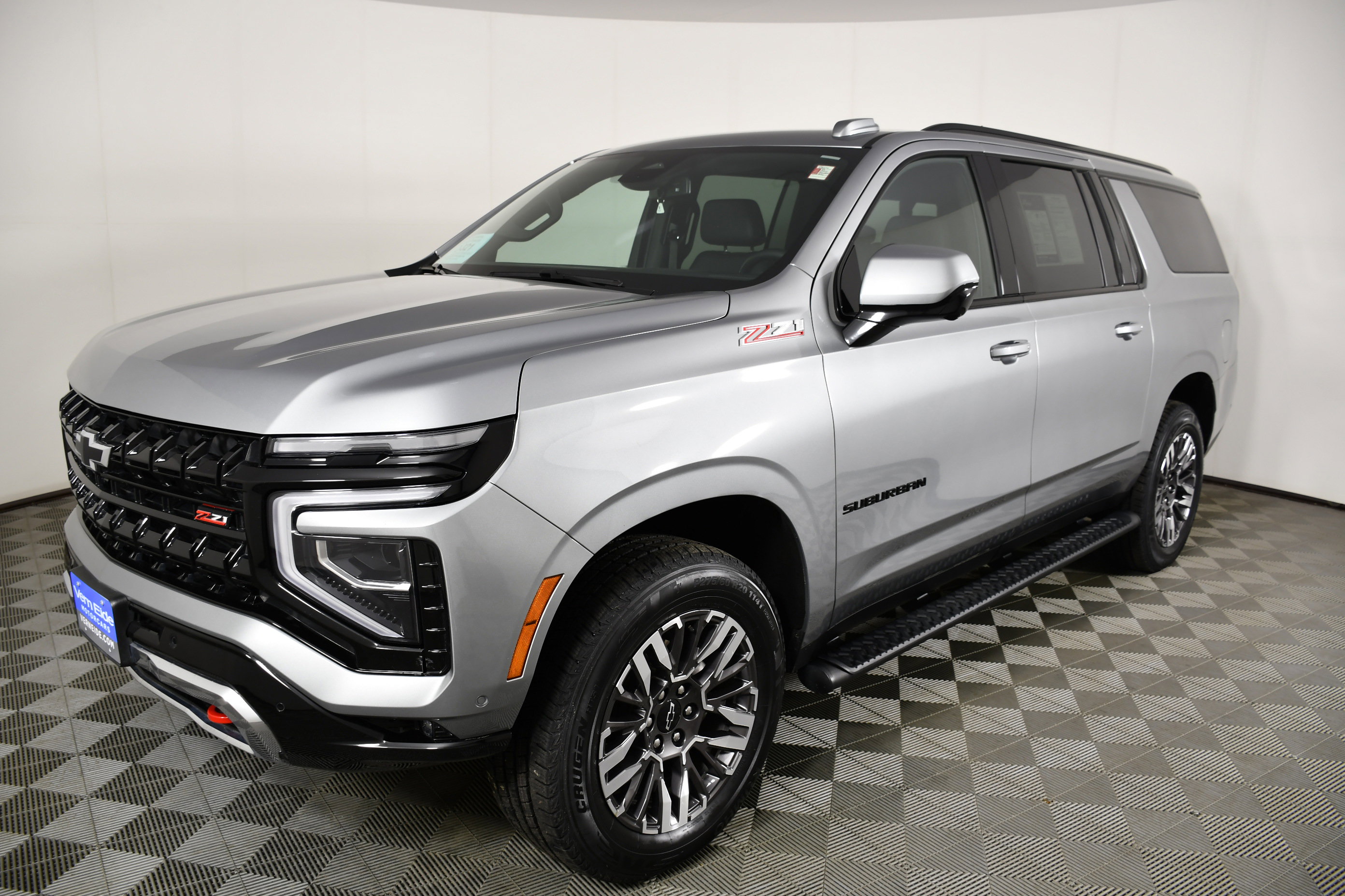 Used 2025 Chevrolet Suburban Z71 AWD/4WD image 10