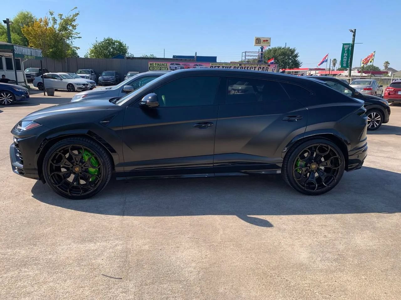 Used 2022 Lamborghini Urus AWD/4WD image 9