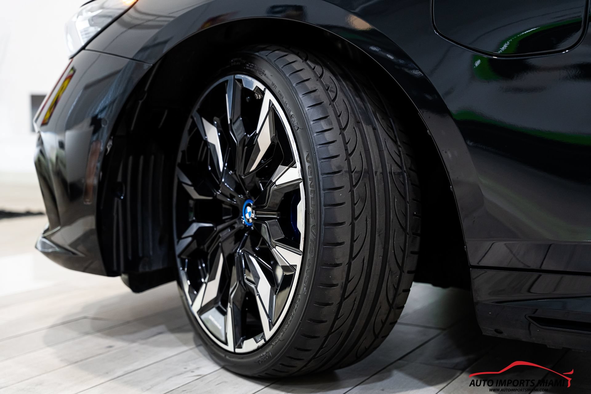 Used 2025 BMW 550e xDrive w/ Executive Package AWD/4WD image 85