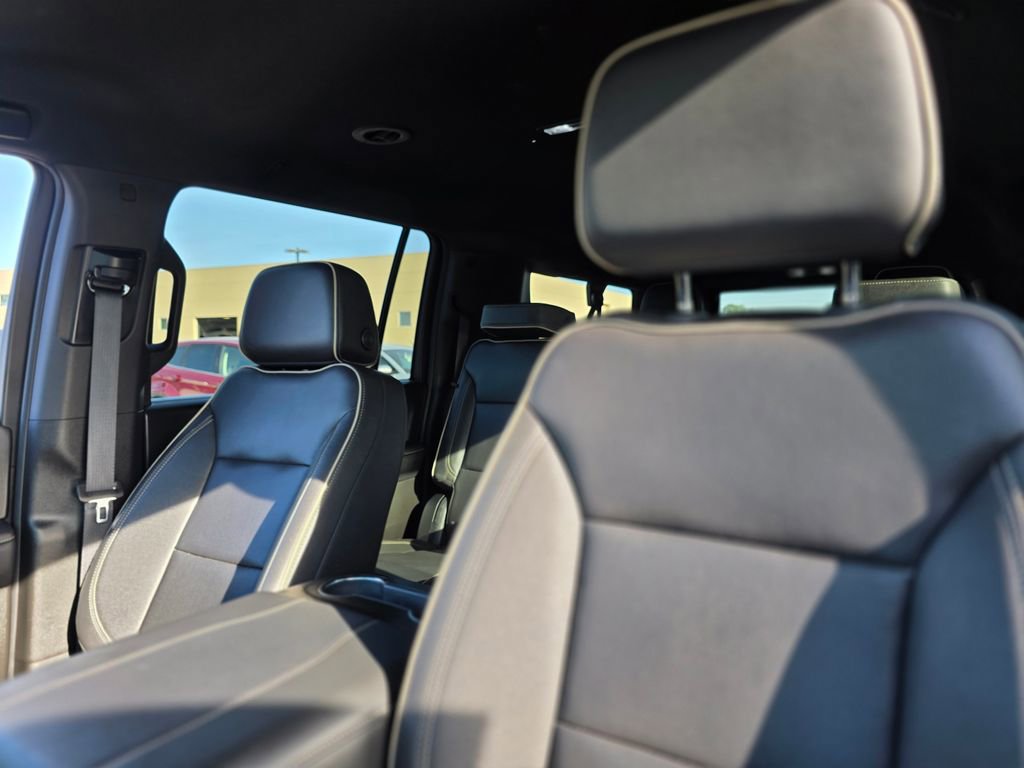 Used 2025 Chevrolet Suburban Premier image 14