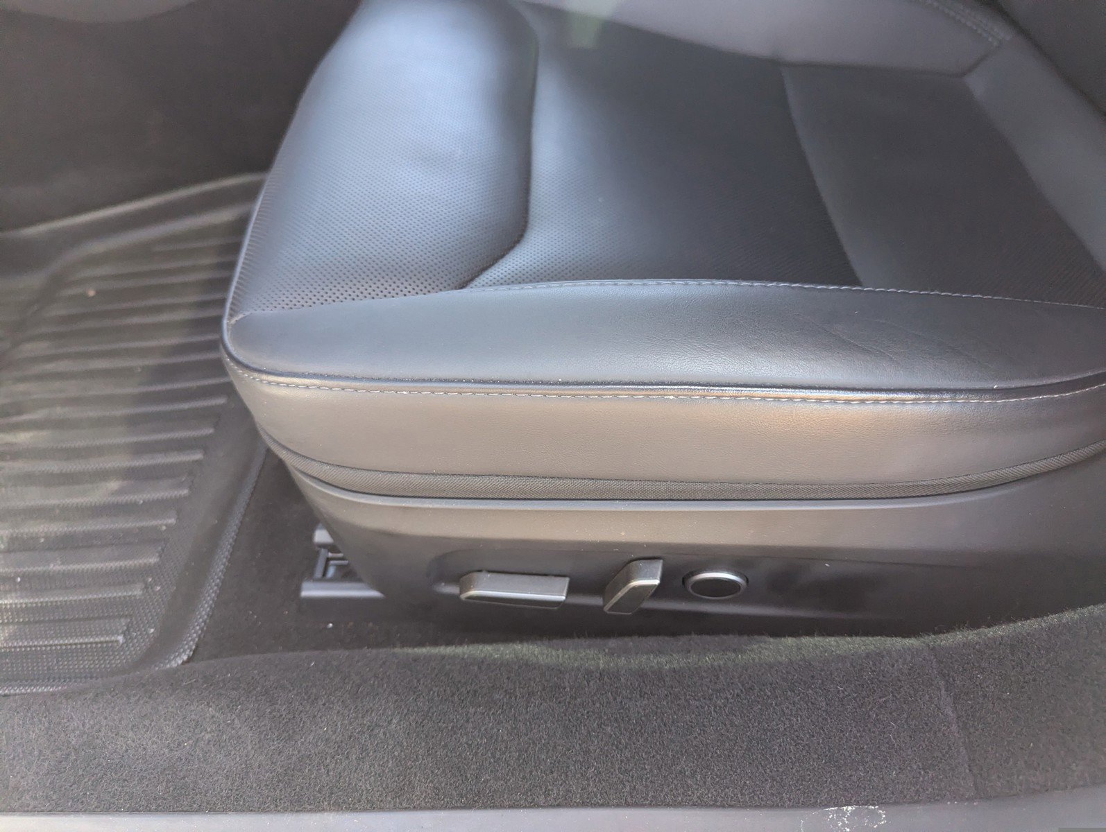 Used 2024 Tesla Model 3 Standard Range image 26