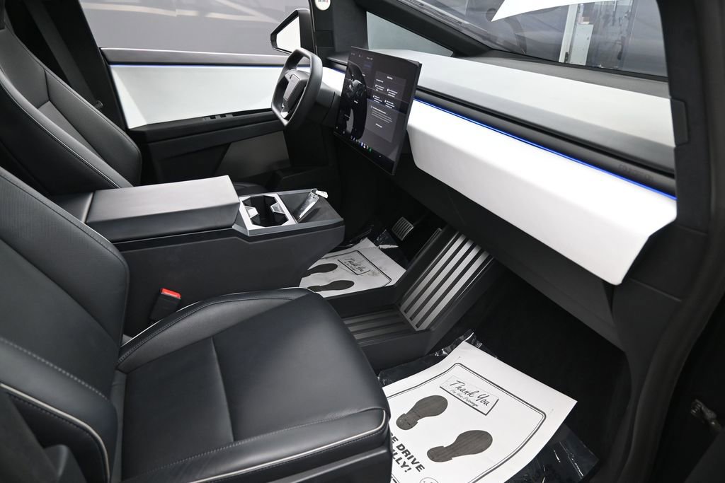 Used 2024 Tesla Cybertruck AWD Crew Cab image 32