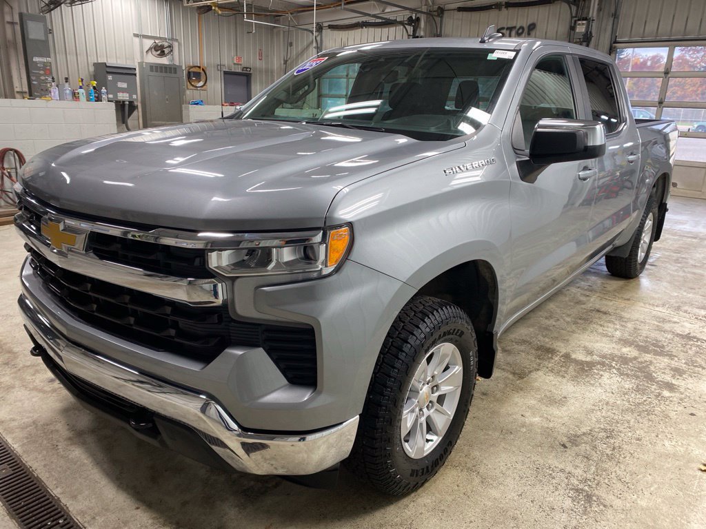 Used 2025 Chevrolet Silverado 1500 LT AWD/4WD image 5