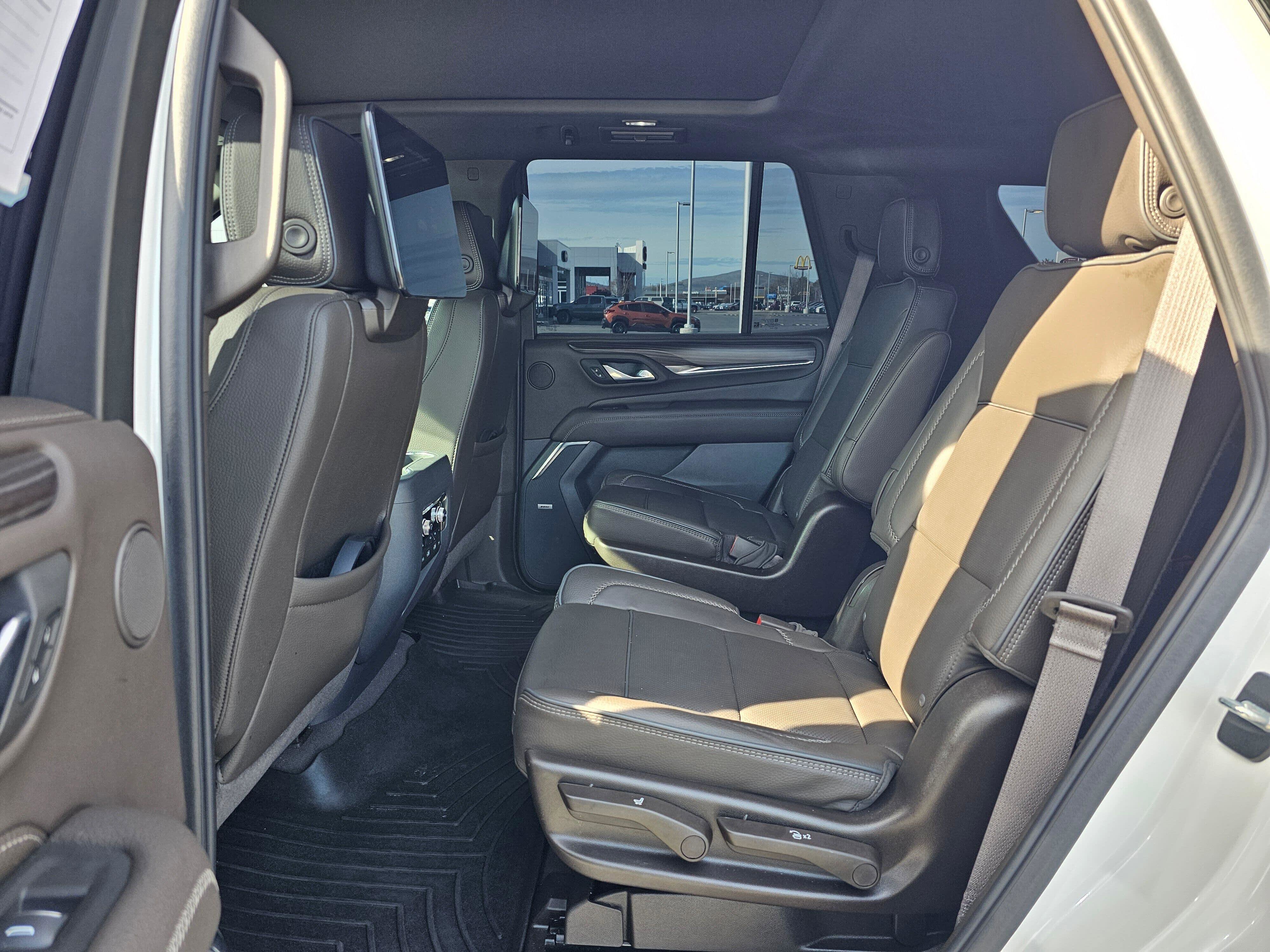Used 2024 GMC Yukon Denali w/ Denali Reserve Package AWD/4WD image 17