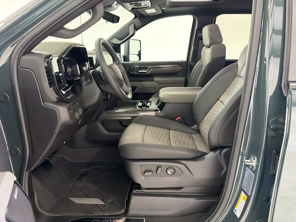 New 2026 Chevrolet Silverado 2500 ZR2 w/ LPO, Dark Essentials Package AWD/4WD image 18